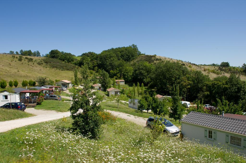 Отель Le Bourdieu Durfort  Экстерьер фото